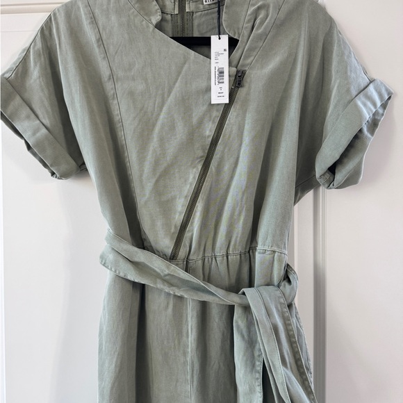 Alice + Olivia Sage Utility Jumpsuit • Size 4 • NWT - Picture 5 of 10